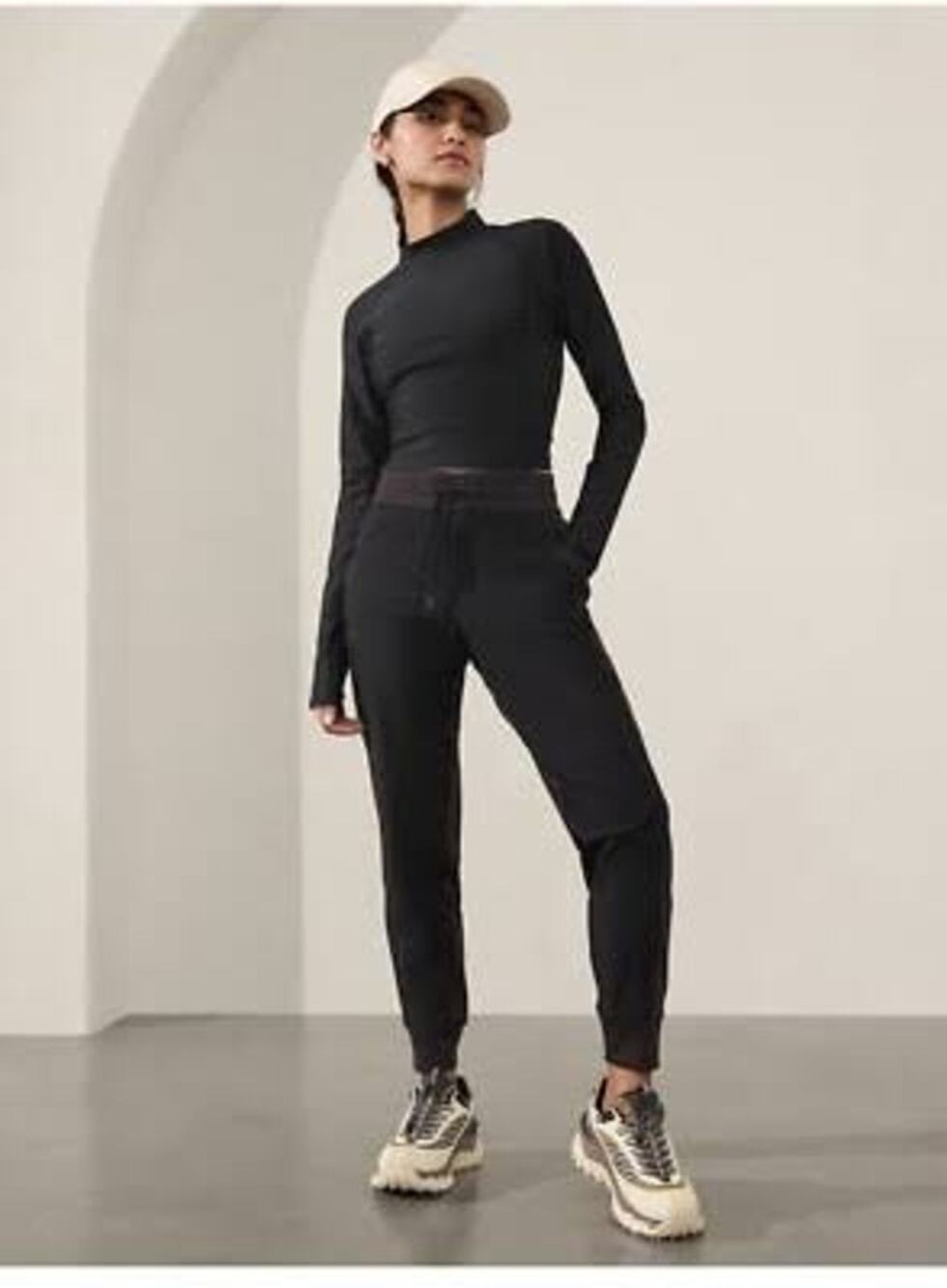 Athleta Headlands Hybrid Trek Jogger Pants Womens 12 Packable Travel Black